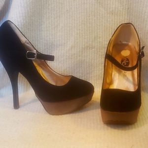 Woman's rue21 stiletto heels
